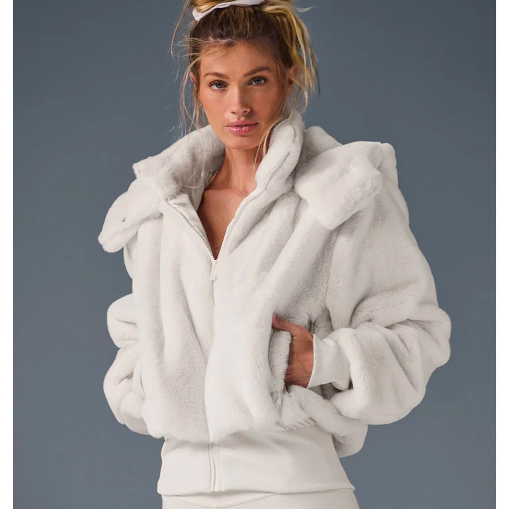 Alo yoga faux fur foxy jacket NWT size small black- sold out online